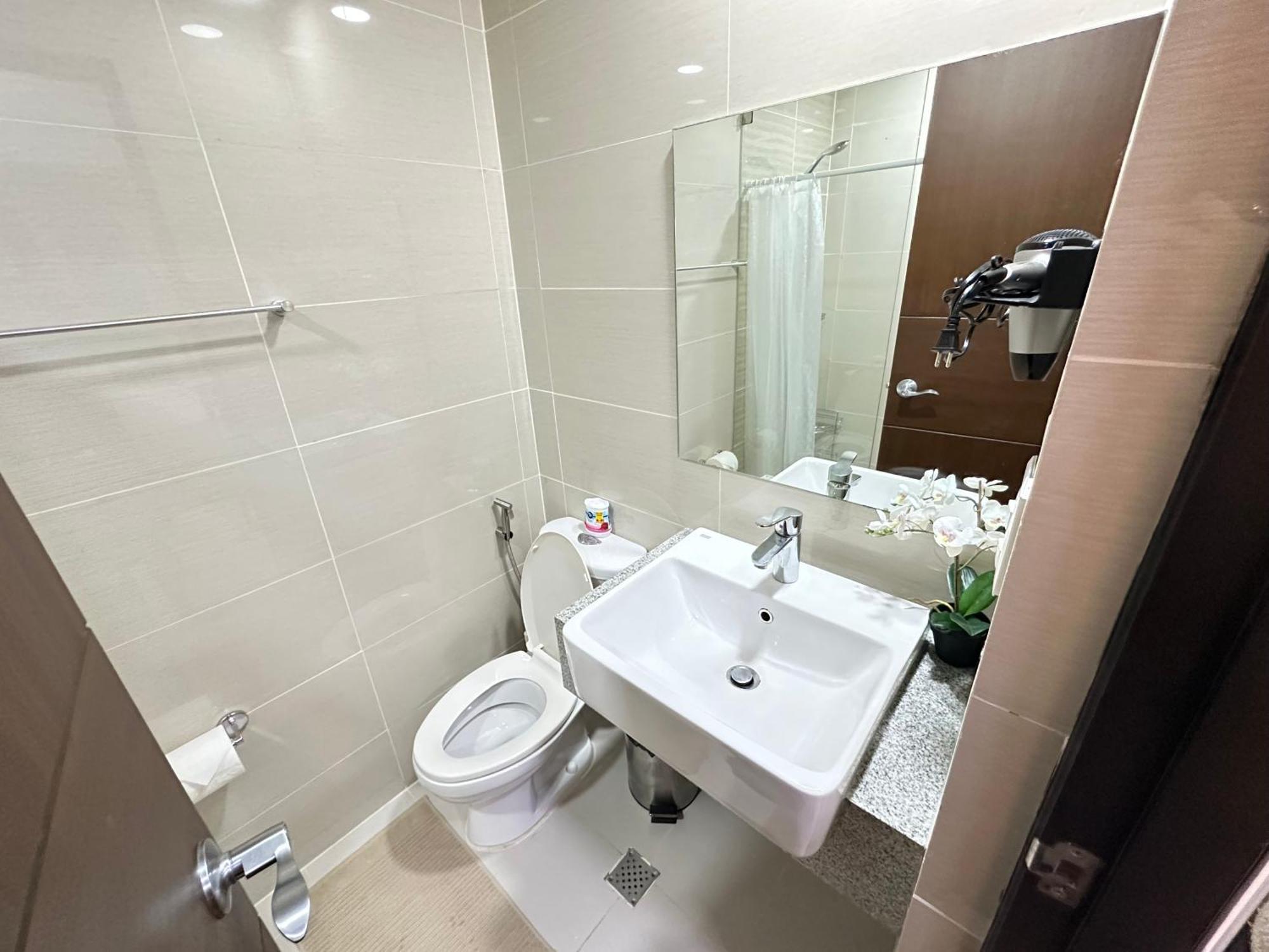Relax And Unwind At Uptown Bgc * Manila