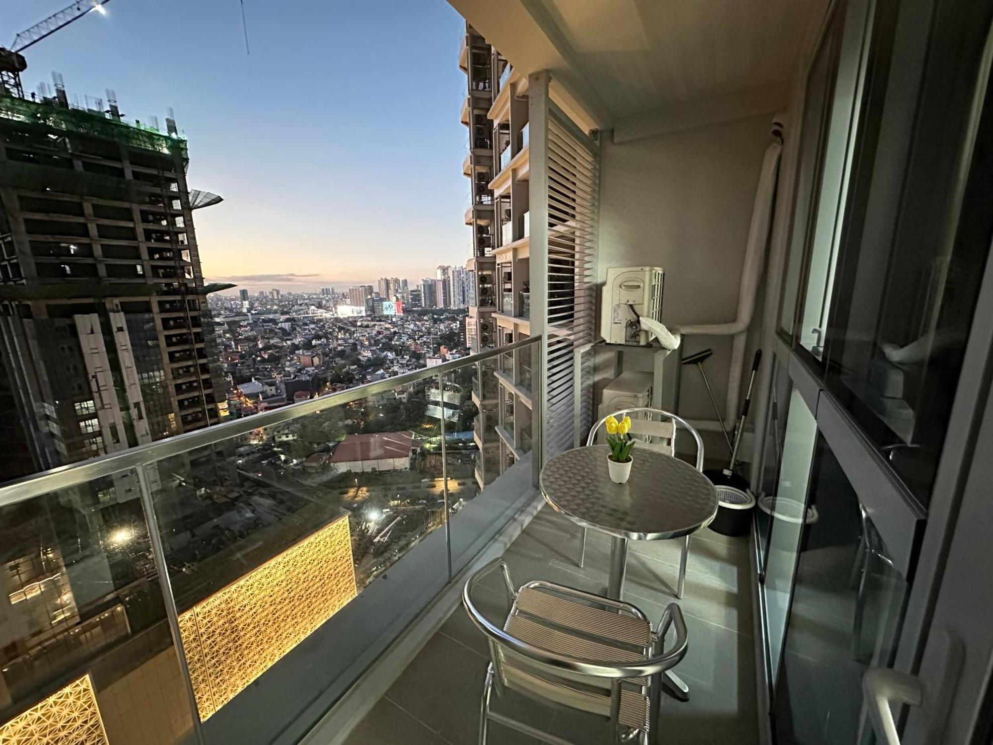 Relax And Unwind At Uptown Bgc Apartment